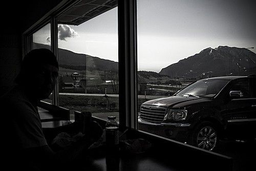 2008 Chrysler Aspen parked outside while eating lunch