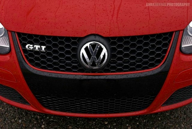 2008 Volkswagen GTI front grill up close