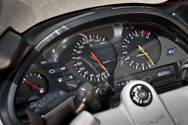 1993 Yamaha GTS1000 gauges