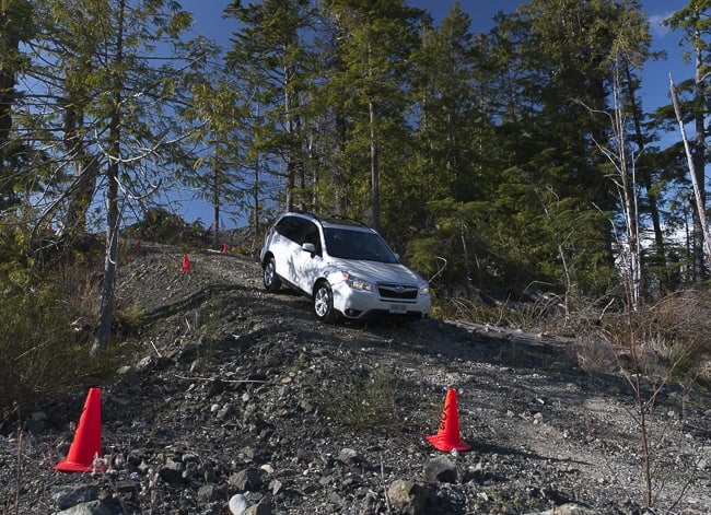 2014-Subaru-Forester-hill decent