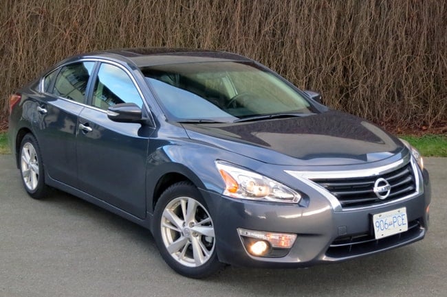 2013 Nissan Altima 2.5 SL front view parked on street