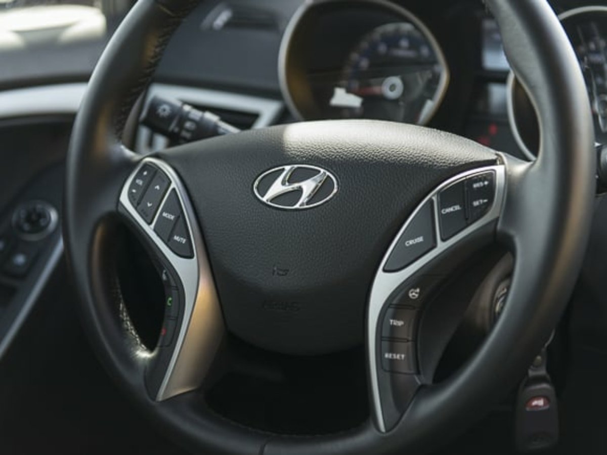 2013 Hyundai Elantra GT steering wheel