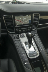 2014-Porsche-Panamera-4S-11