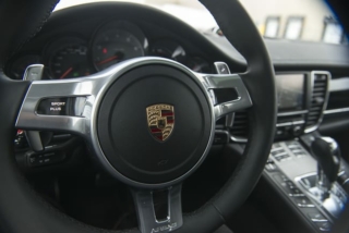 2014-Porsche-Panamera-4S-16