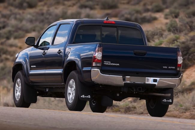 2015_Toyota_Tacoma_V6_4dr_Double_Cab_4WD-rear