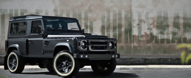 Land-Rover-Defender-Flying-Huntsman-105-Longnose