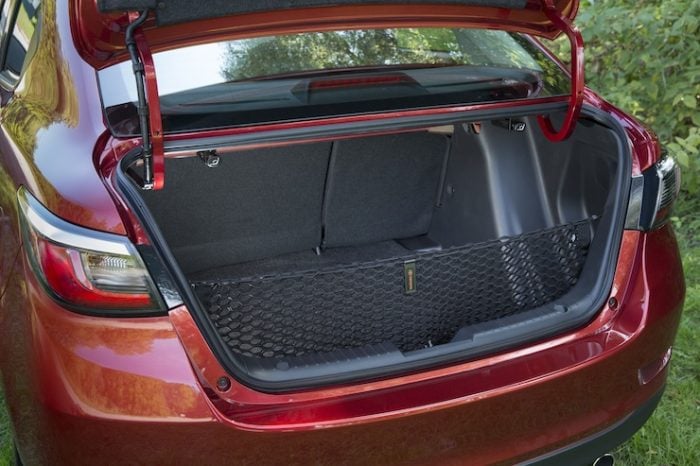 2016 toyota yaris trunk