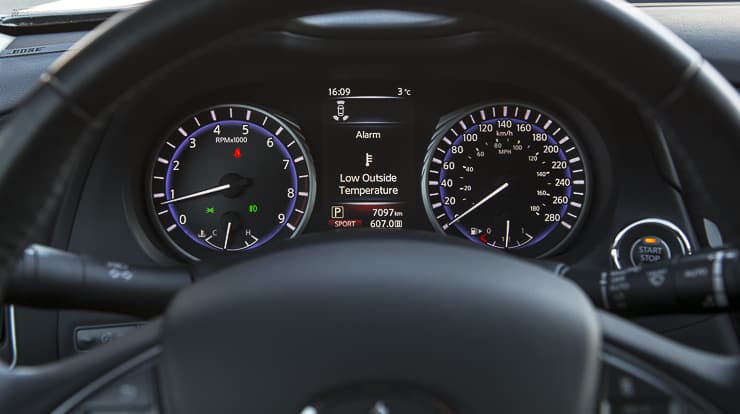 2015 Infiniti Q50 3.7 interior driver gauges