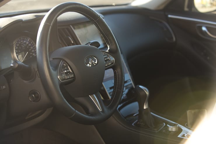 2015 Infiniti Q50 3.7 interior steering wheel