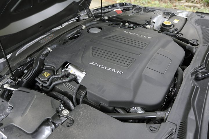 2016 Jaguar F-type R Convertible Review | TractionLife