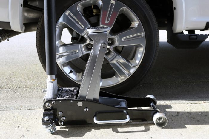 MotoMaster Quick Lift Steel /Aluminum 3-Tonne Garage Jack