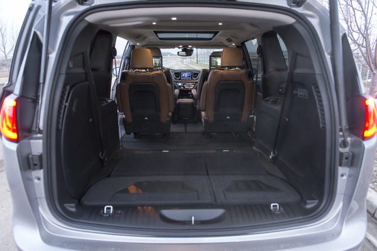 2017 Chrysler Pacifica Limited Review TractionLife
