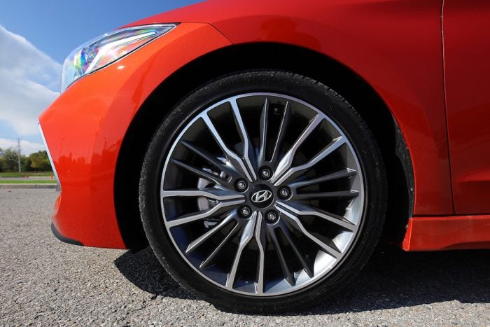 2017 Hyundai Elantra Sport front wheel