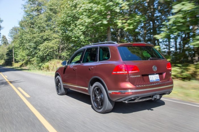 2017 Volkswagen Touareg Review rear rolling