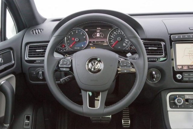 2017 Volkswagen Touareg Review steering wheel