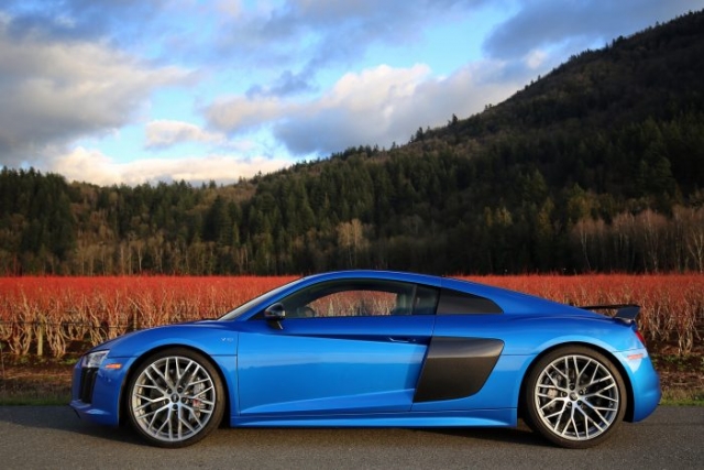 2017 Audi R8 Plus Coupe Review