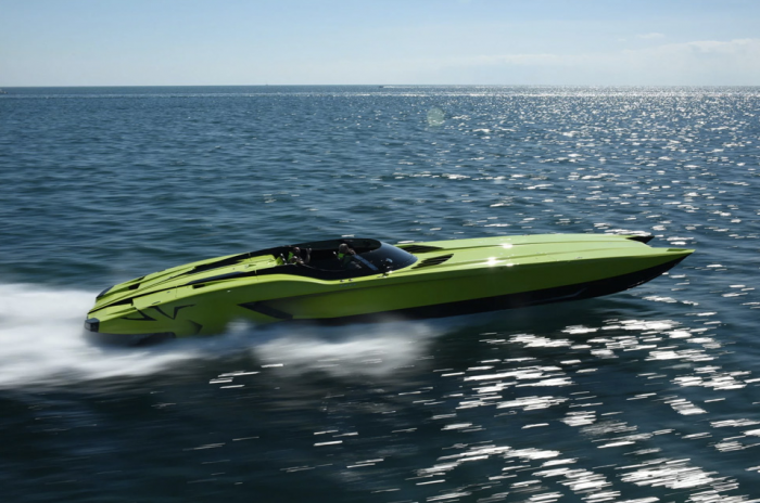 Lamborghini Aventador SV Speedboat sideview