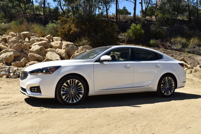 2017 Kia Cadenza Limited side view