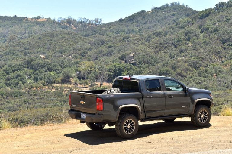 2017 Chevrolet Colorado ZR2 Review rear with tire in bed