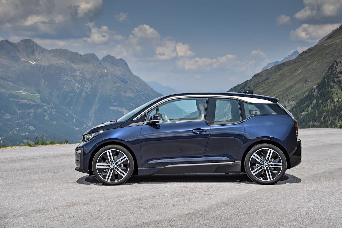 2017 BMW i3 Review blue sideview