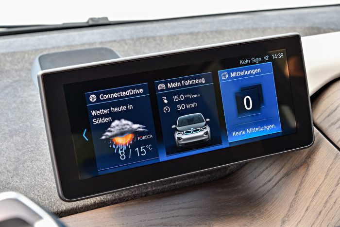 2017 BMW i3 Review screen