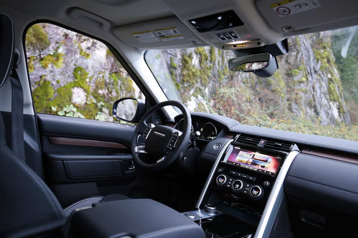 2018 land rover discovery interior