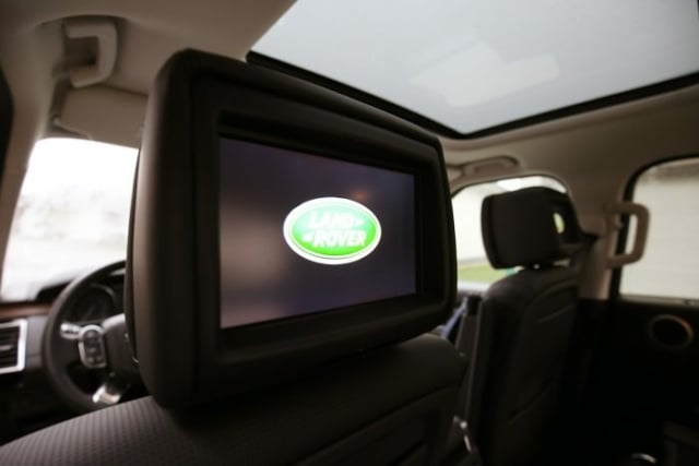 2018 land rover discovery interior screen