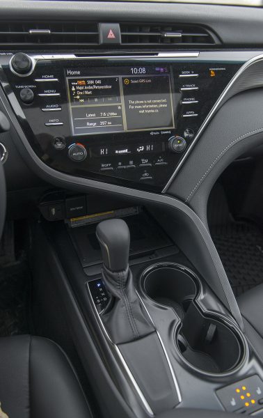 2018 Toyota Camry SE interior centre stack and gear shifter