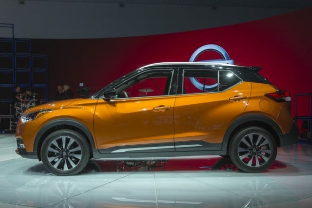 2018 nissan kicks orange side view