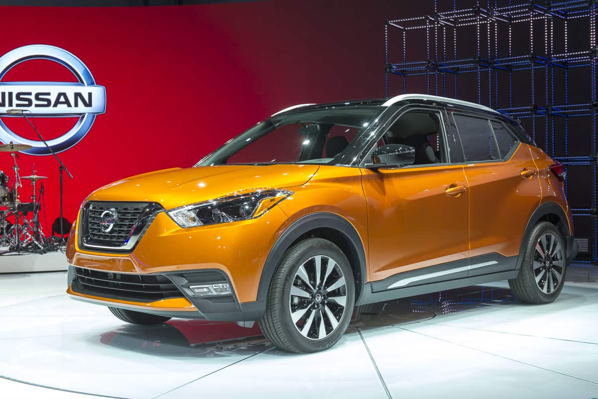 2019 nissan kicks orange front view