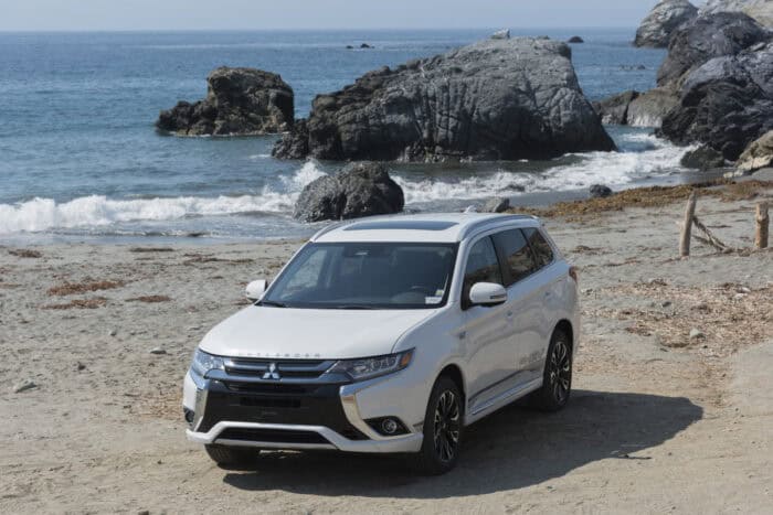 2018 Mitsubishi Outlander PHEV front