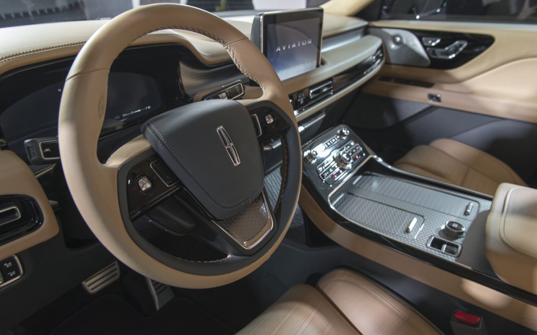 2019 Lincoln Aviator | World Debut First-Look at New Mid-Size SUV