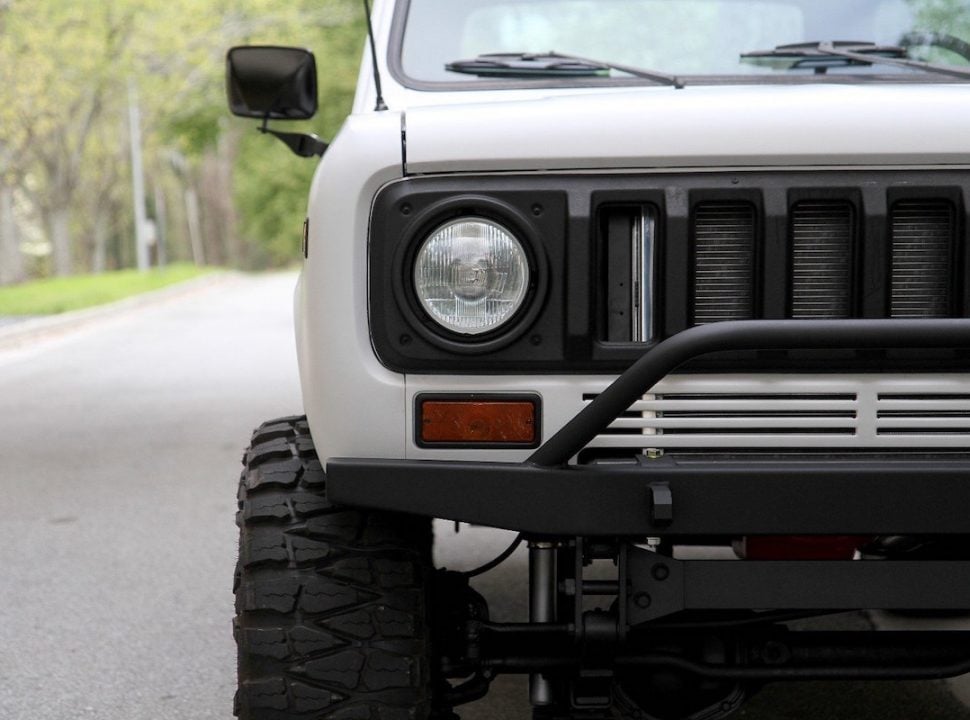 1976 INTERNATIONAL SCOUT TRAVELER front grill