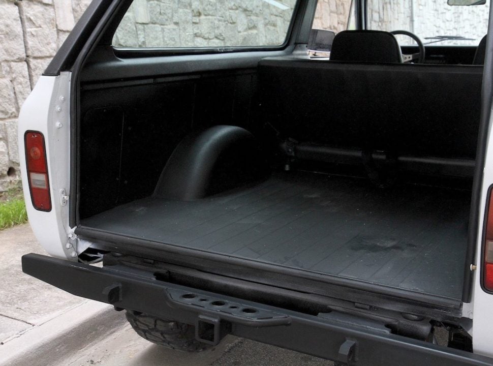 1976 INTERNATIONAL SCOUT TRAVELER rear cargo