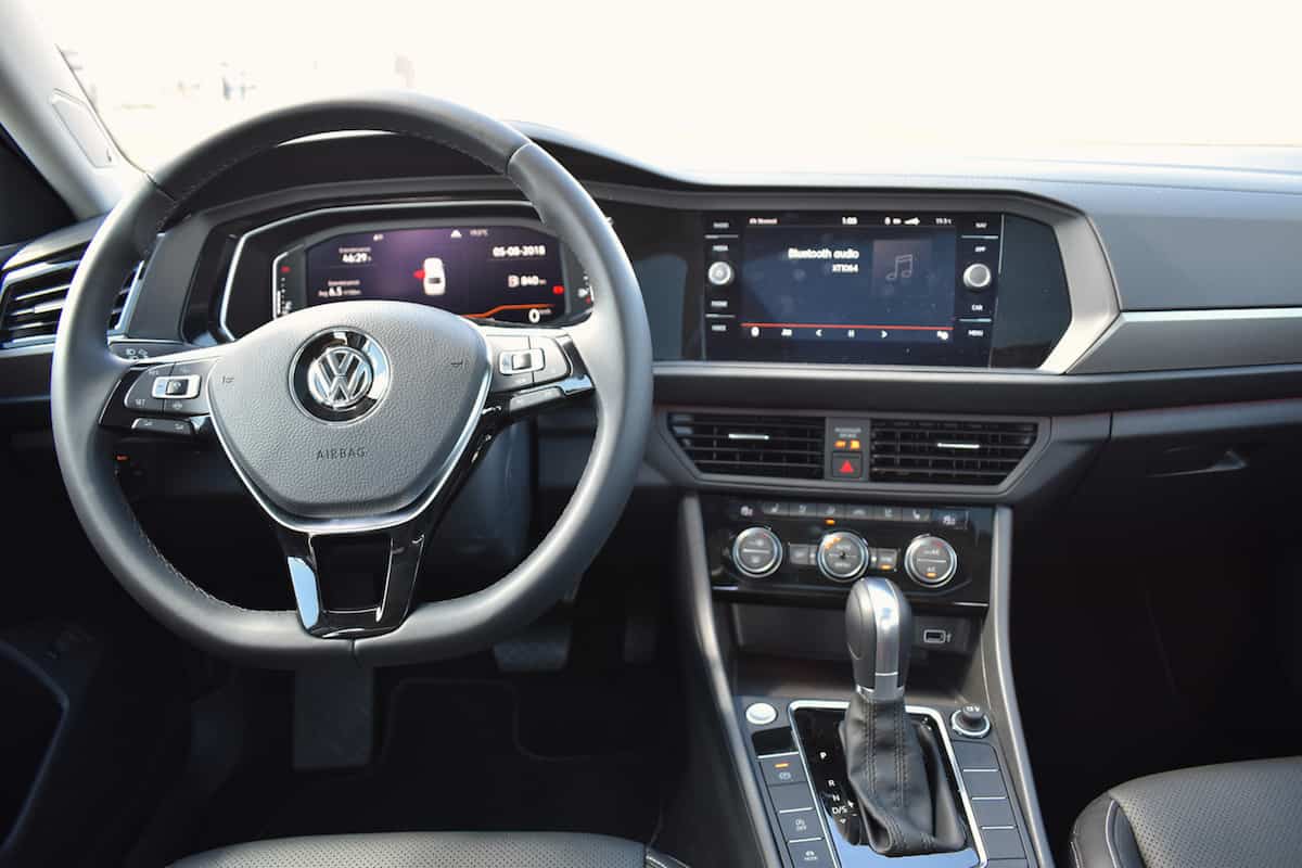 2019 vw jetta interior cockpit