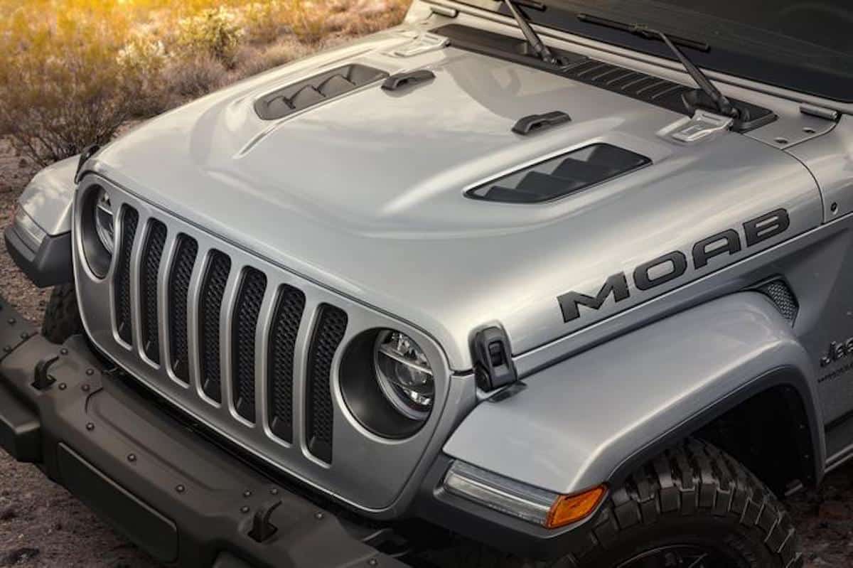 2018 Wrangler Moab Edition hood