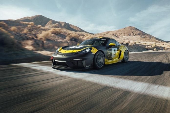 2019 Porsche 718 Cayman GT4 Clubsport front