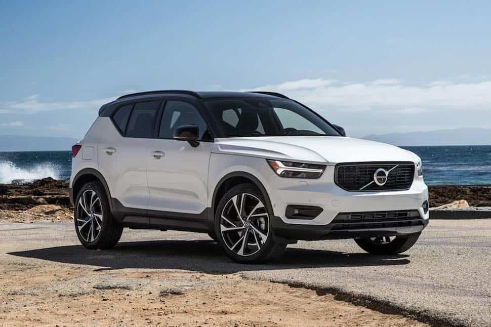 White 2019 volvo xc40 front view parked by the ocean