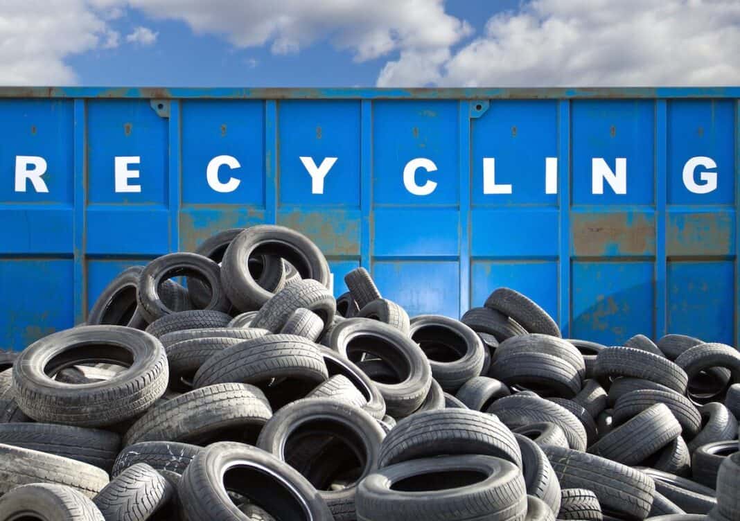Recycling container and car tires