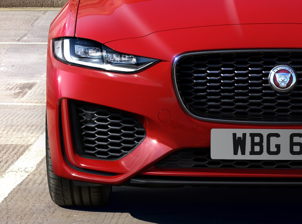 2020 Jaguar XE front grill