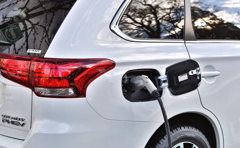 Mitsubishi Outlander PHEV charging and range