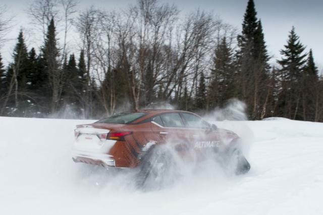 2019 nissan altimate awd snow sedan