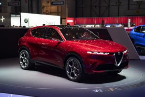Alfa Romeo Tonale plug-in hybrid compact suv 1