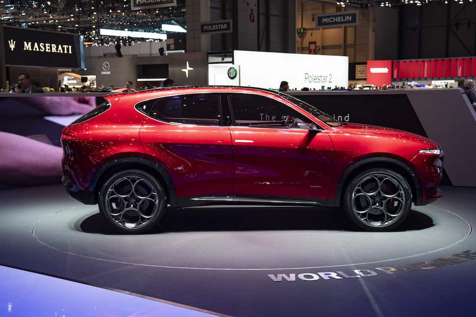 Alfa Romeo Tonale plug-in hybrid compact suv 2