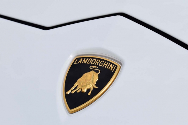 2019 lamborghini urus review 1