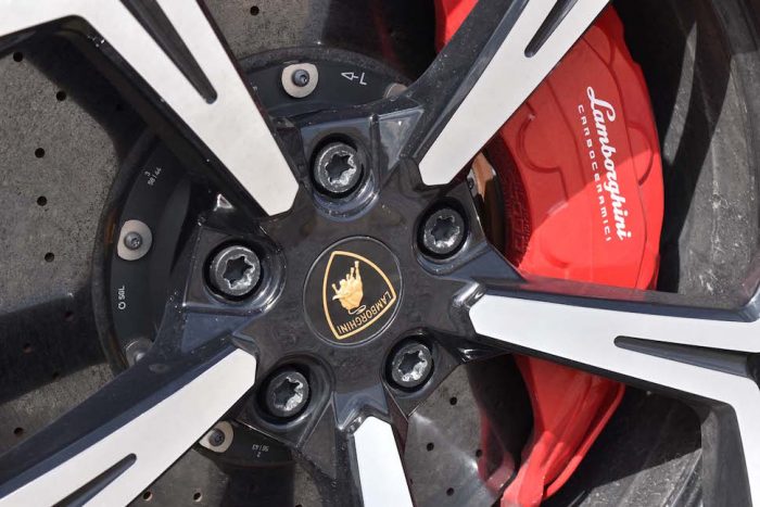 2019 lamborghini urus wheel package