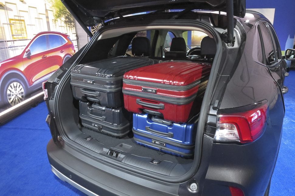 2020 ford escape rear cargo with 4 suitcases