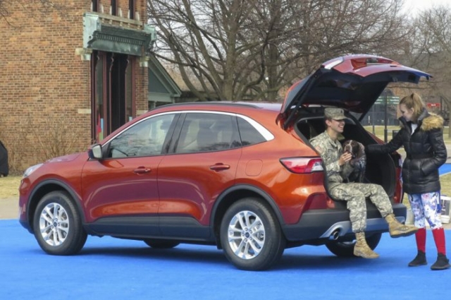 2020 ford escape rear view with hatch open