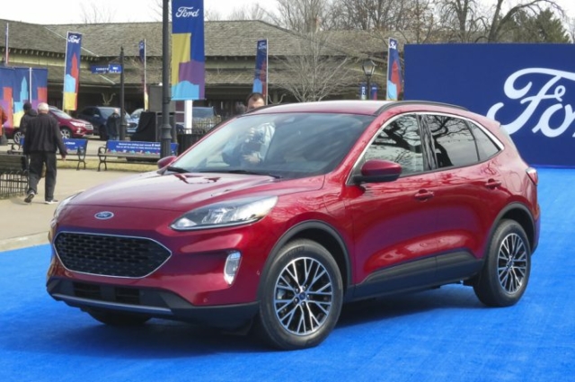 2020 ford escape in red front view