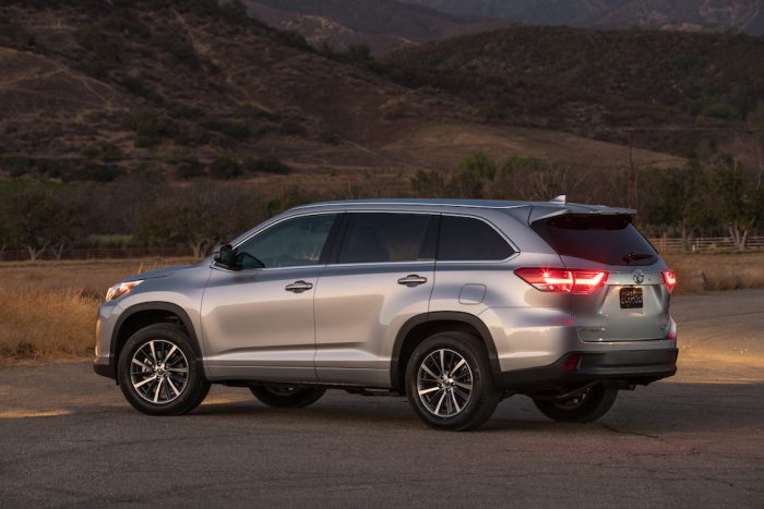 2019 Toyota Highlander XLE rear profile view in silver